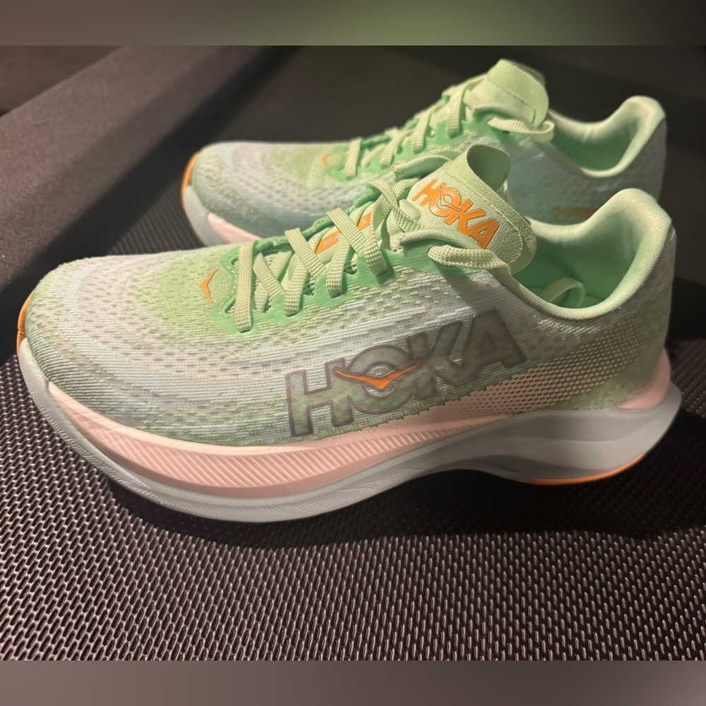 Very lightly worn women’s Hoka Mach X